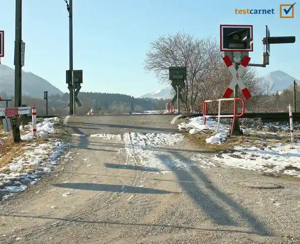 Si en un paso a nivel las barreras están en movimiento…