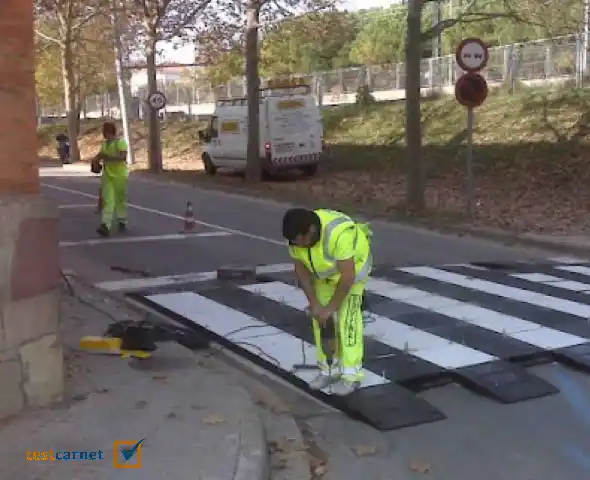 Los resaltos en los pasos para peatones, ¿se consideran obstáculos en la calzada?