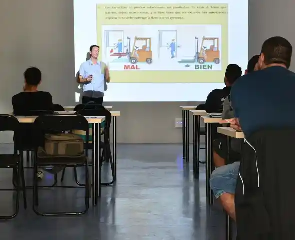 ¿Es mejor sacarse el carnet por libre o en autoescuela?