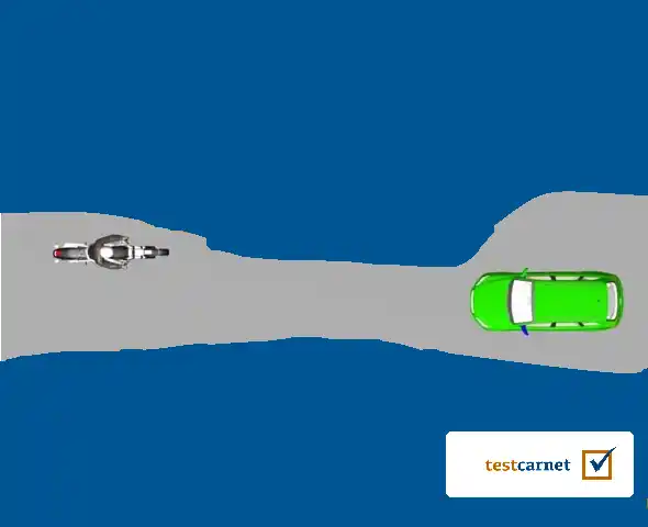 Un ciclomotor y un turismo llegan al mismo tiempo a un estrechamiento en el que no está señalizada la prioridad de paso. ¿Qué vehículo pasará primero?