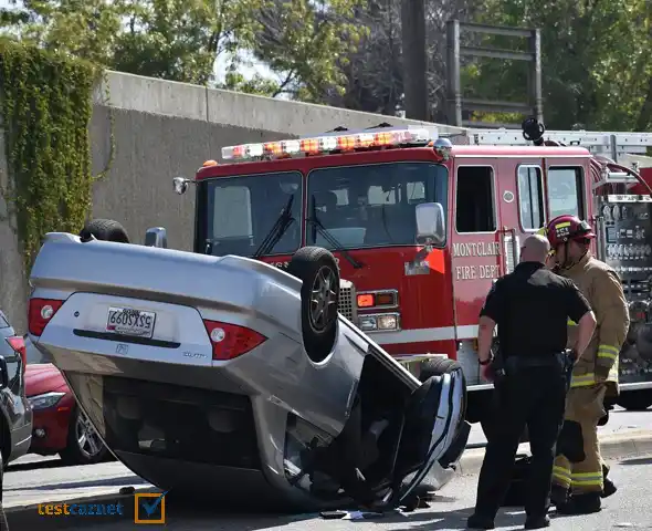 ¿Con qué dos factores suelen relacionarse muchos de los accidentes más graves que sufren los jóvenes conductores?