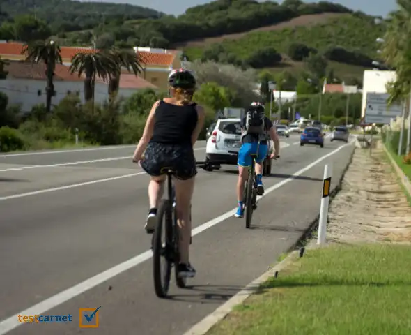 ¿En qué tipo de vía se producen con mayor frecuencia los accidentes mortales de ciclistas?