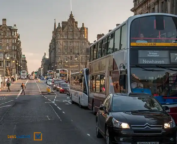 ¿Está permitido parar o estacionar en un carril bus?