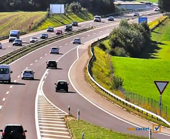 ¿Para qué sirve el carril de aceleración?